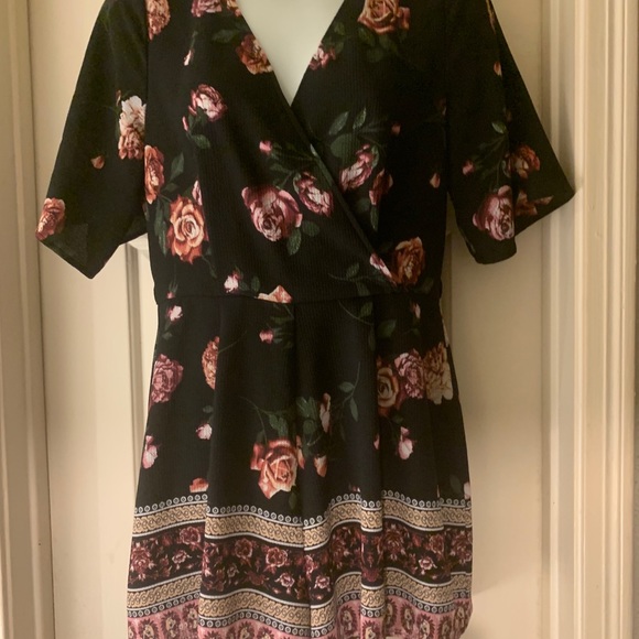 Trixxi Romper - Picture 2 of 7